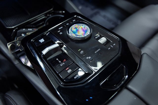 Certified 2025 BMW 530i image 19