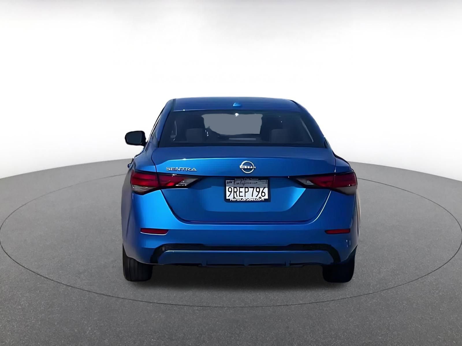 Used 2025 Nissan Sentra SV image 3