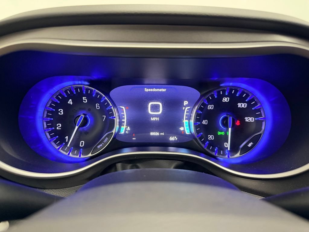 Used 2023 Chrysler Pacifica Touring-L FWD image 18