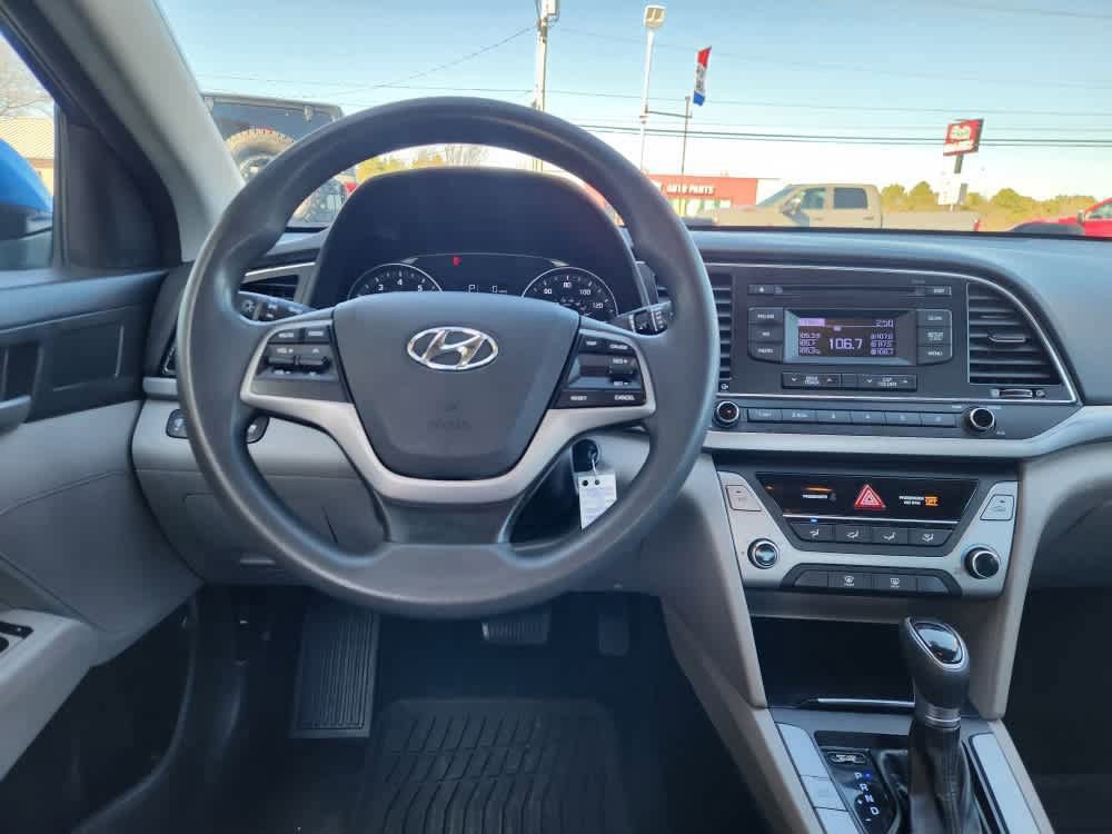Used 2017 Hyundai Elantra SE image 16
