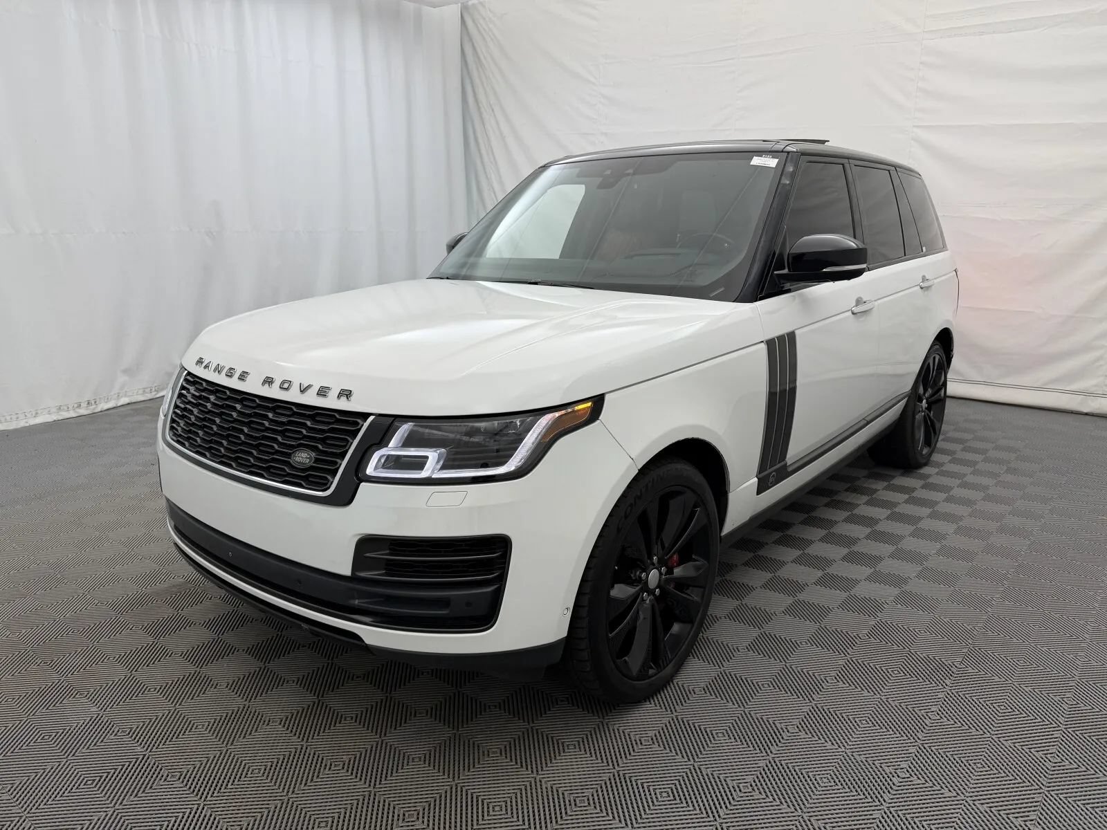 Used 2018 Land Rover Range Rover SV Autobiography Dynamic AWD/4WD image 2