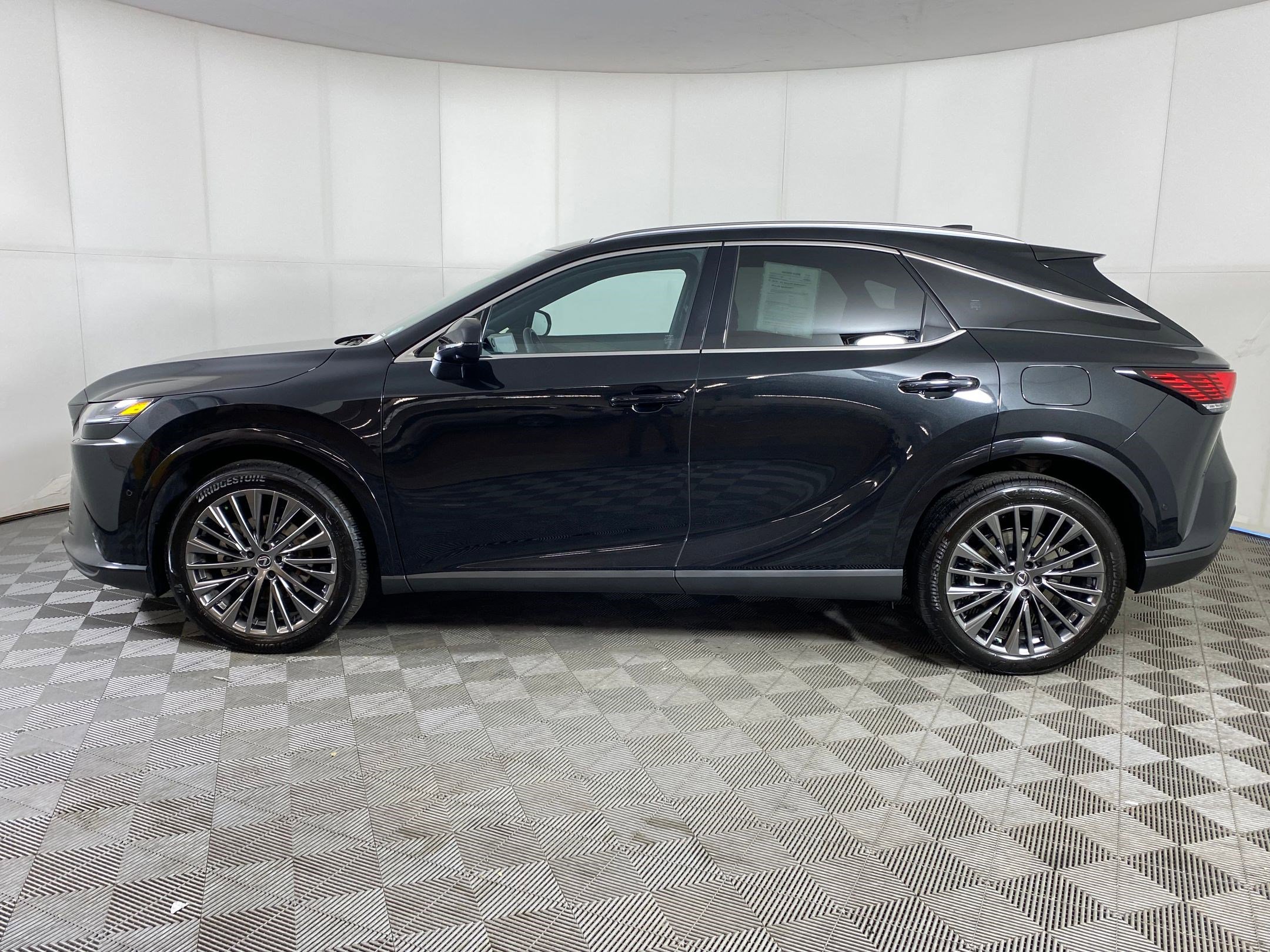 Used 2025 Lexus RX 450h AWD w/ Convenience Package image 2