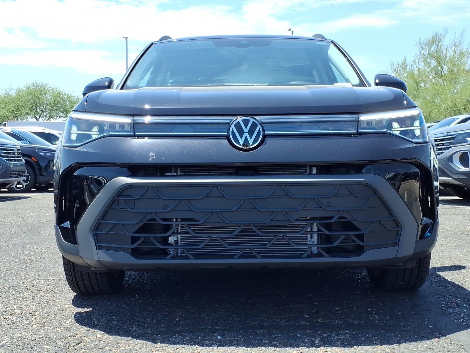 New 2026 Volkswagen Taos SE FWD image 2