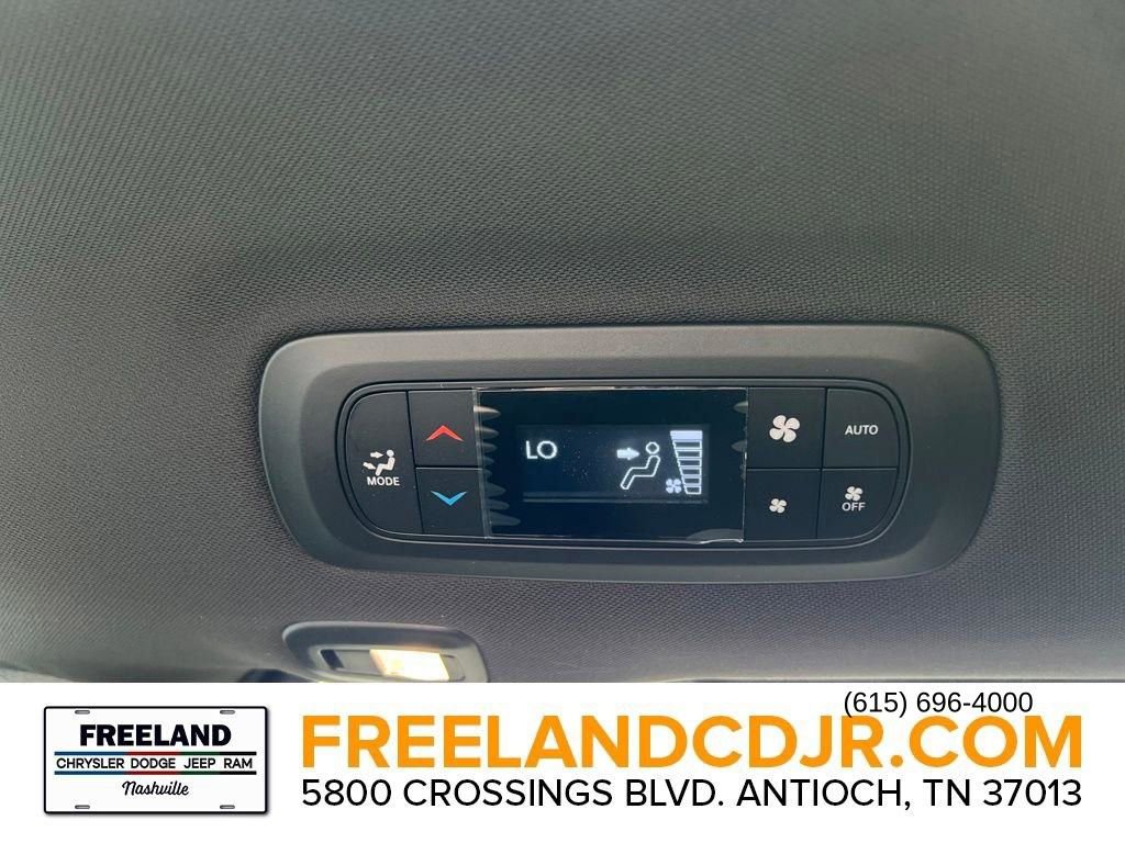 New 2025 Chrysler Pacifica Select image 27