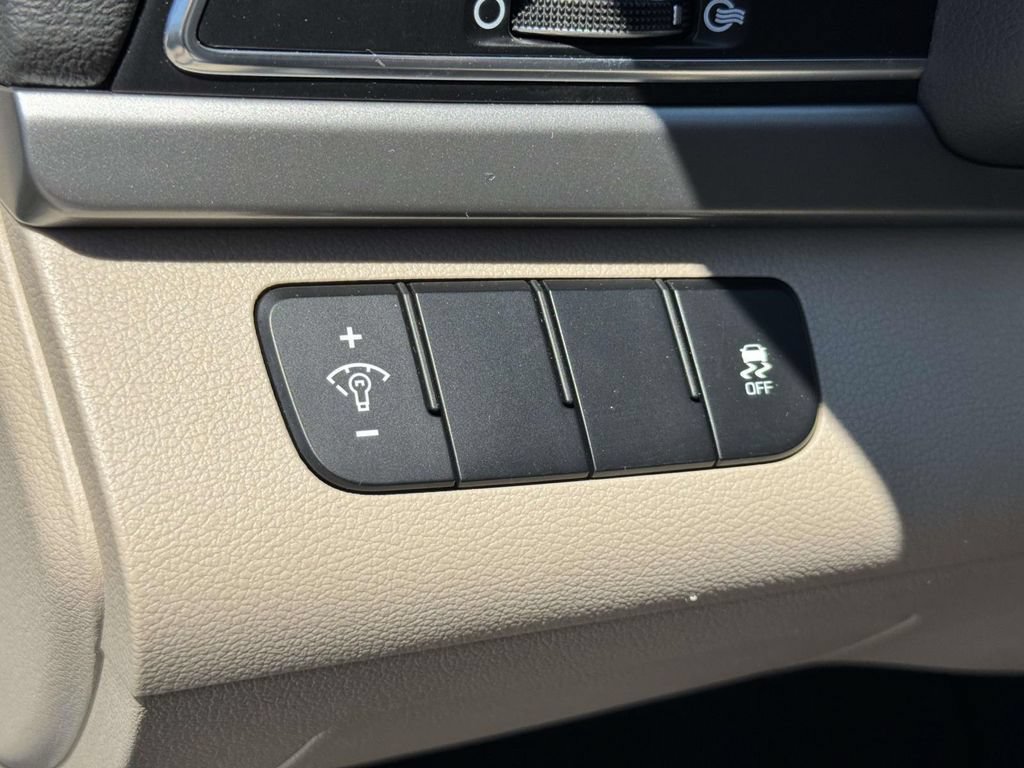 Used 2017 Hyundai Elantra SE FWD image 17