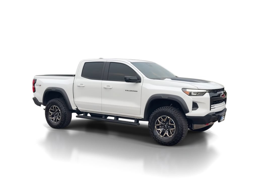 Used 2025 Chevrolet Colorado ZR2 w/ Technology Package AWD/4WD image 2