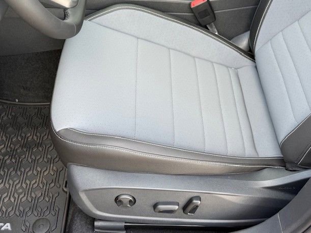 New 2026 Volkswagen Jetta SE image 32