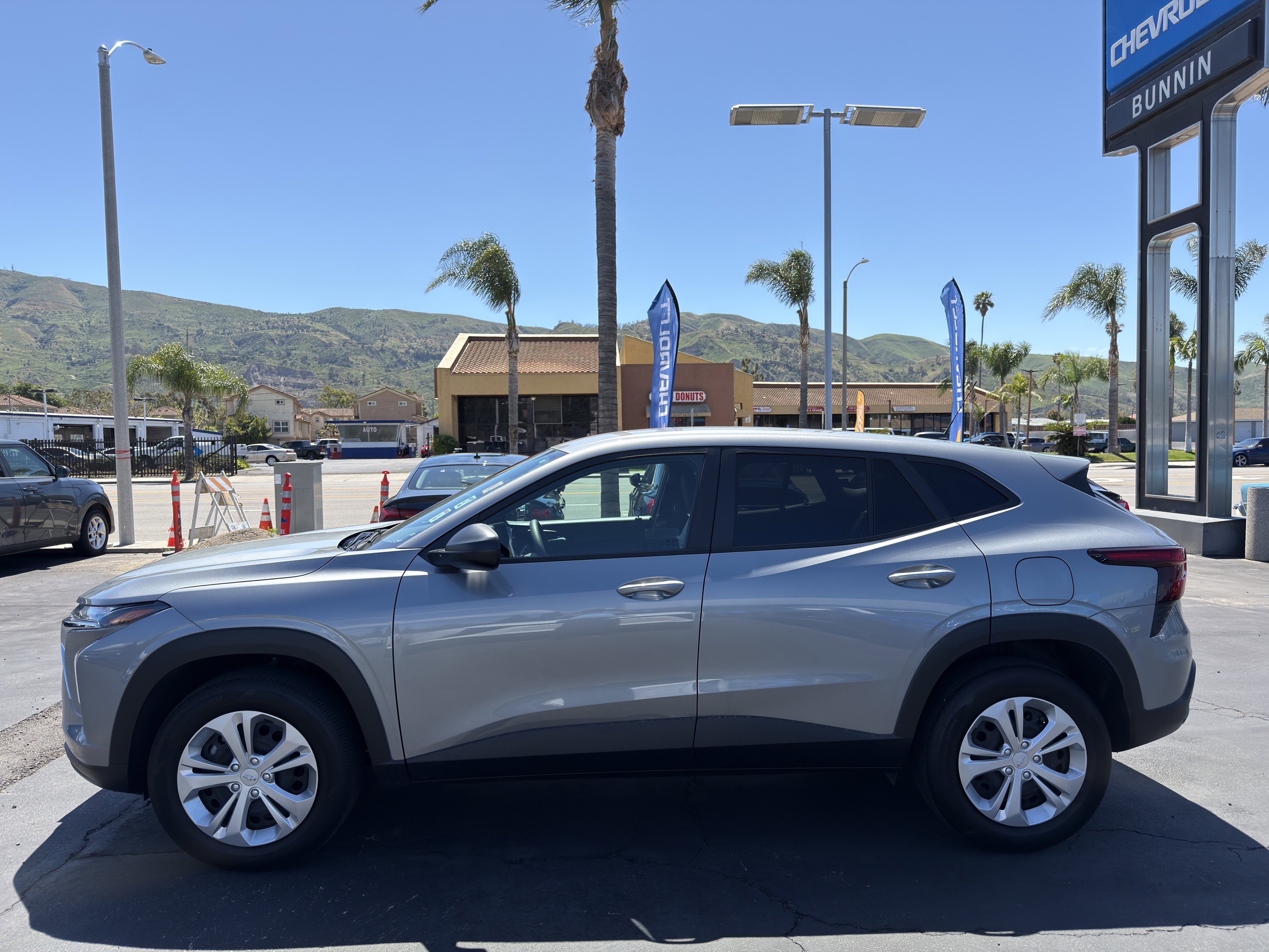 Used 2025 Chevrolet Trax LS FWD image 5