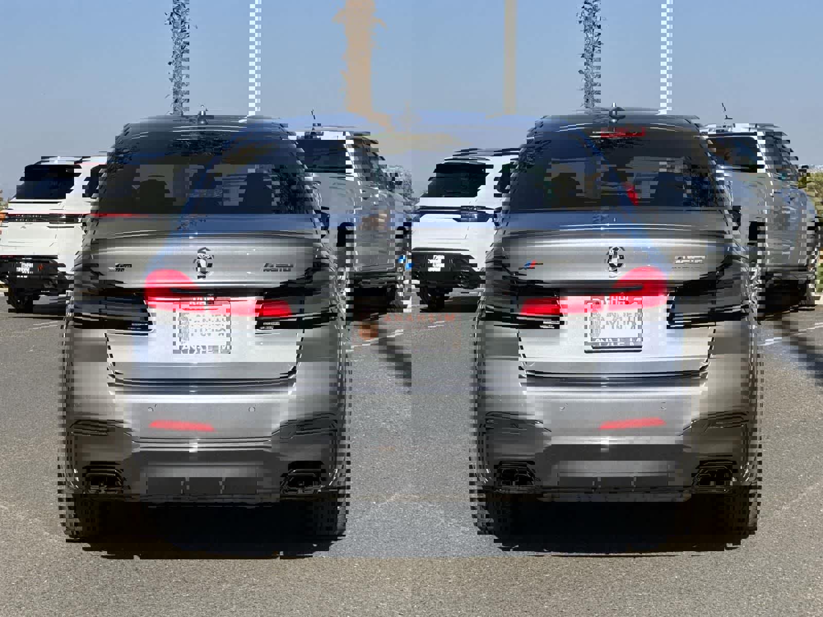 Used 2022 BMW M550i xDrive w/ Dynamic Handling Package image 4