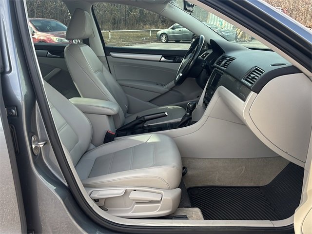 Used 2015 Volkswagen Passat 1.8T Limited Edition image 10