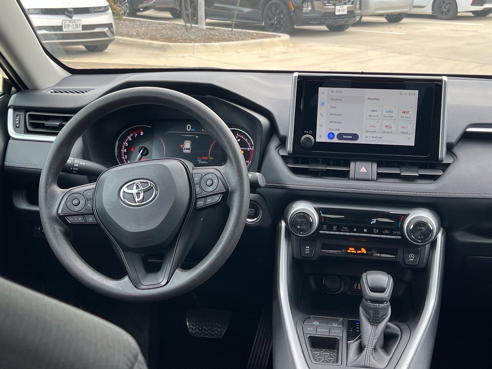 Used 2025 Toyota RAV4 XLE FWD image 19