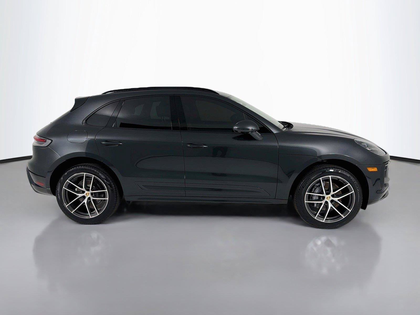 Certified 2024 Porsche Macan AWD/4WD image 30