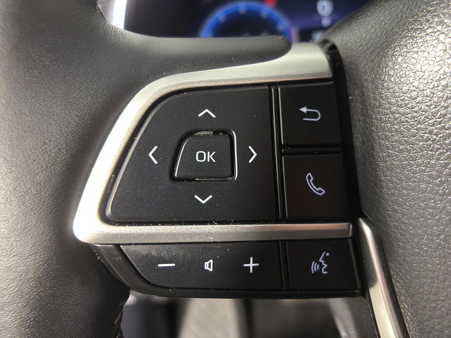 Used 2025 Toyota Highlander Platinum AWD/4WD image 23