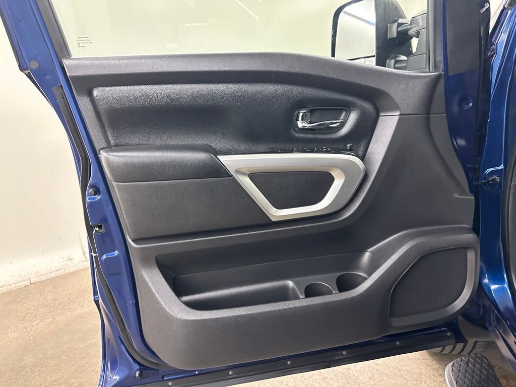 Used 2017 Nissan Titan SV RWD image 36