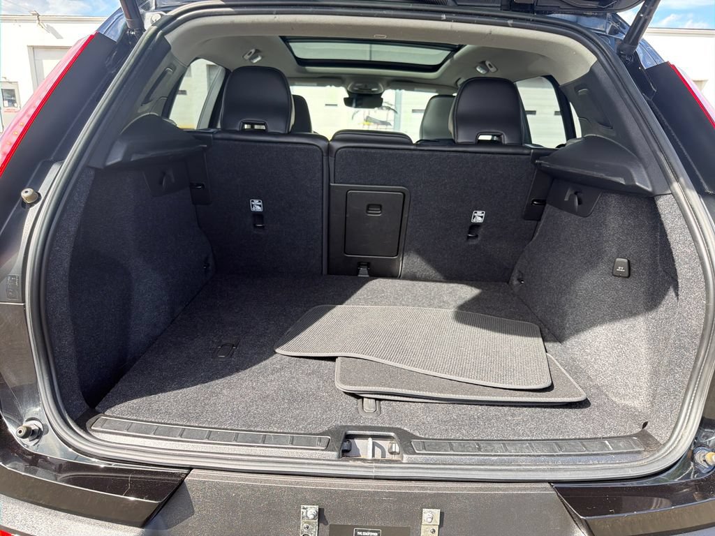 Used 2023 Volvo XC40 B5 Plus w/ Driver Assist Package AWD/4WD image 29