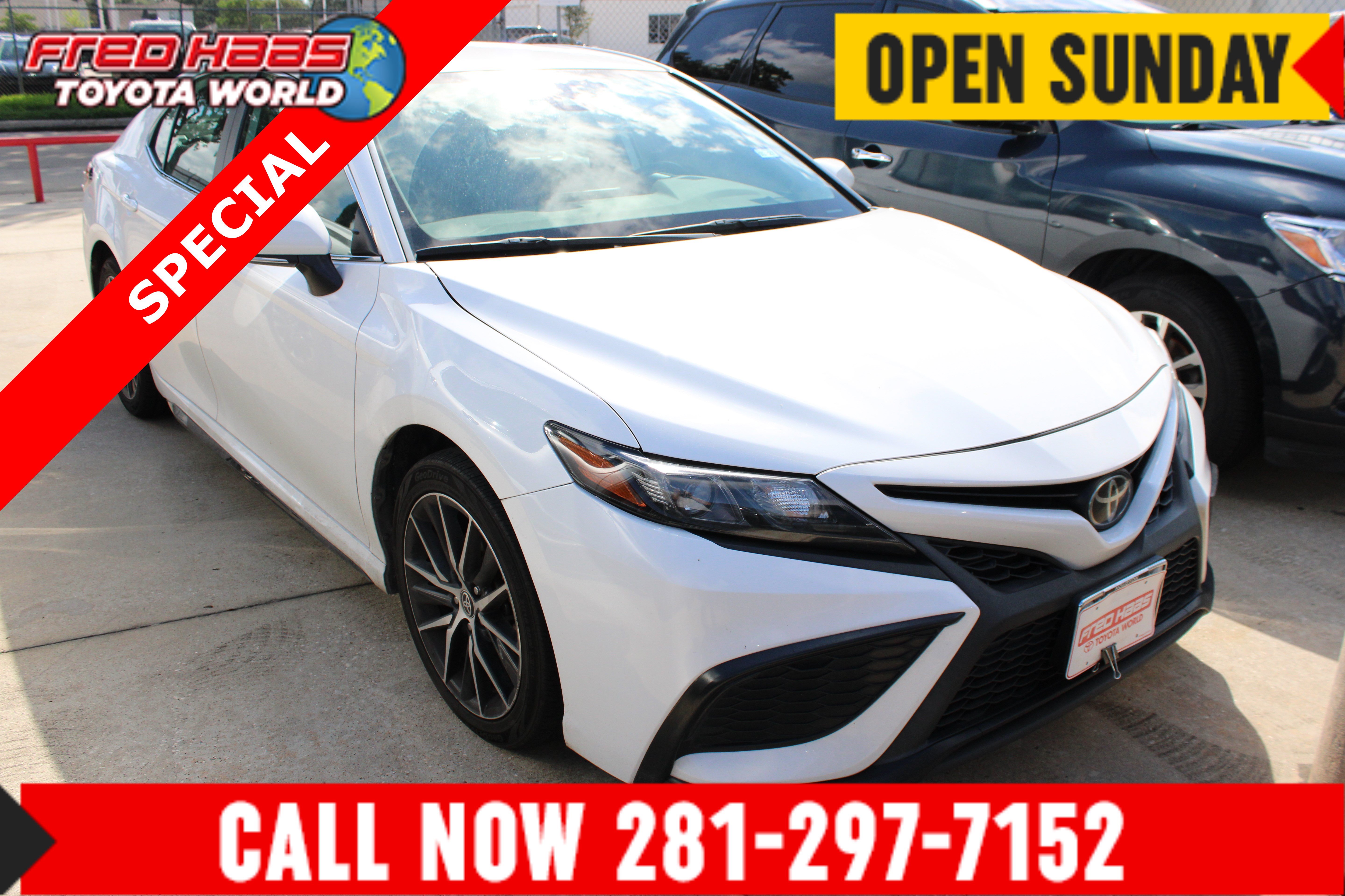 Used 2024 Toyota Camry SE FWD image 1
