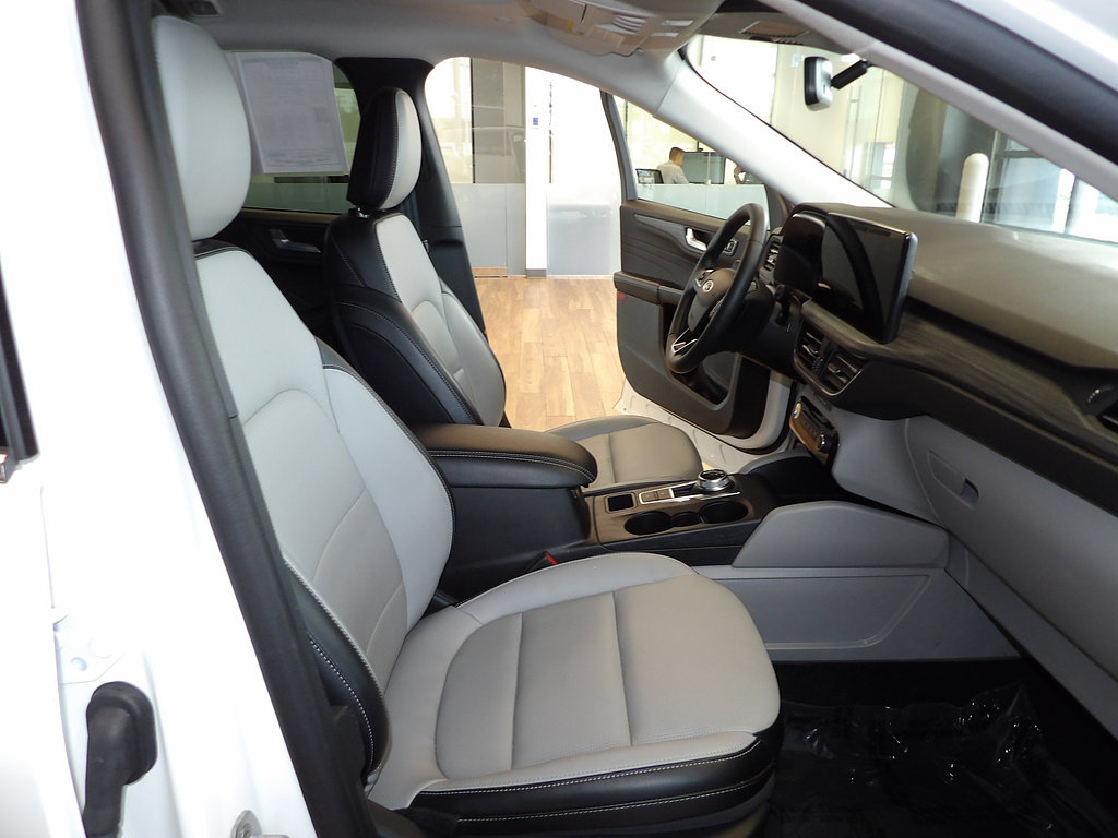 Used 2025 Ford Escape Platinum AWD/4WD image 14