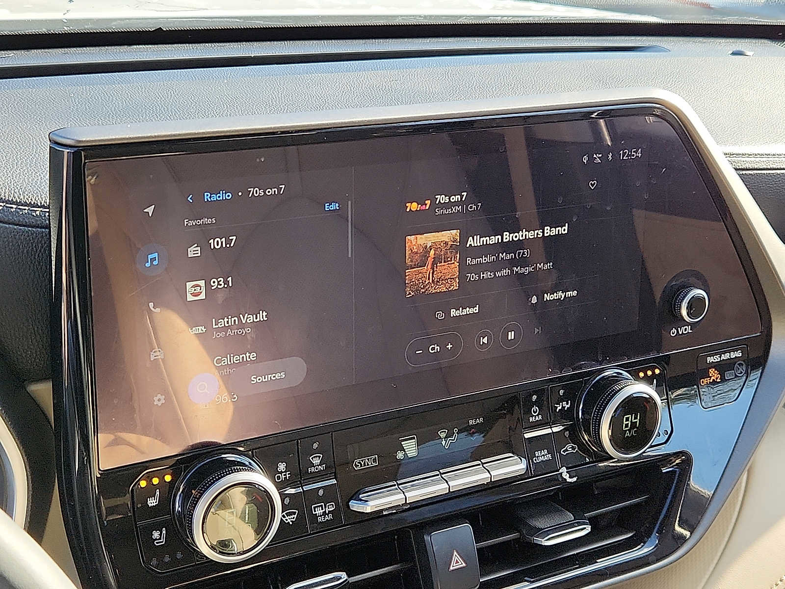 Used 2024 Toyota Highlander Limited image 16