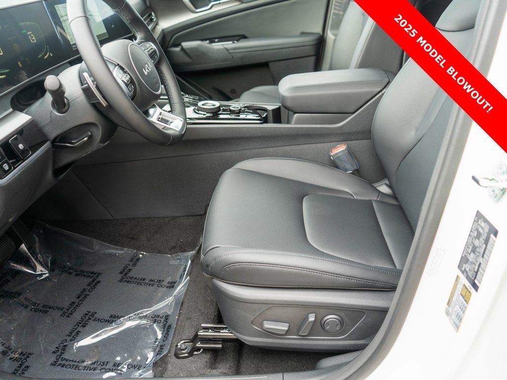 Used 2025 Kia Sportage EX image 12