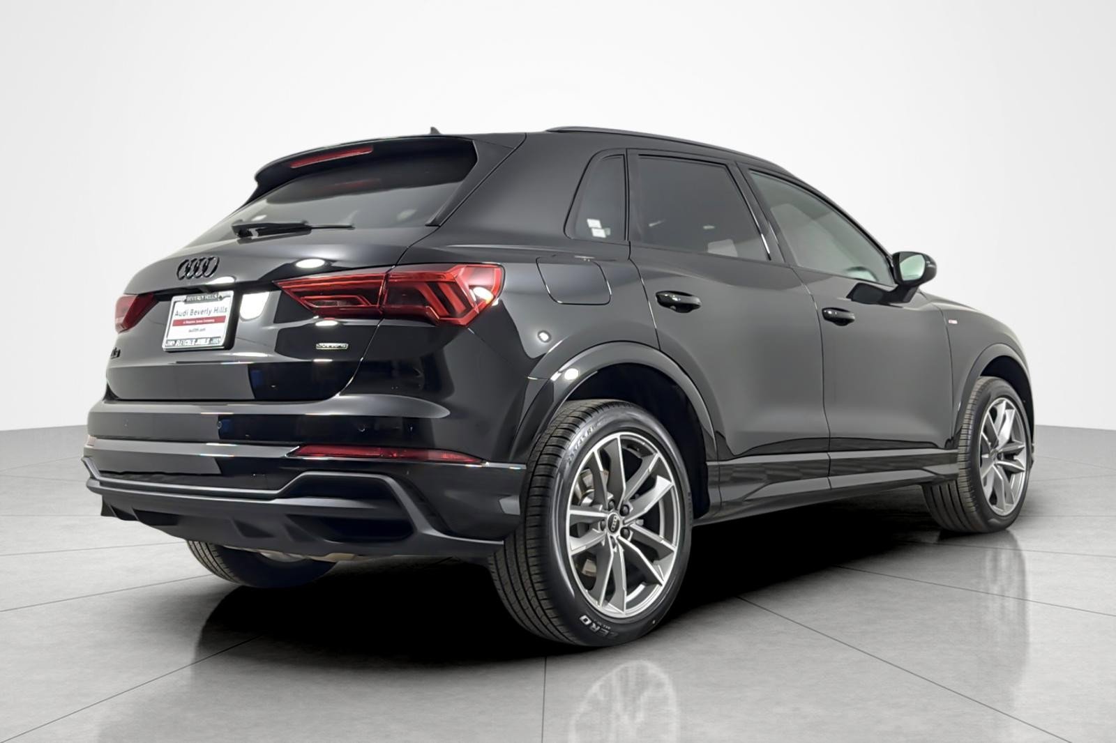 Used 2025 Audi Q3 2.0T Premium w/ Convenience Package image 5