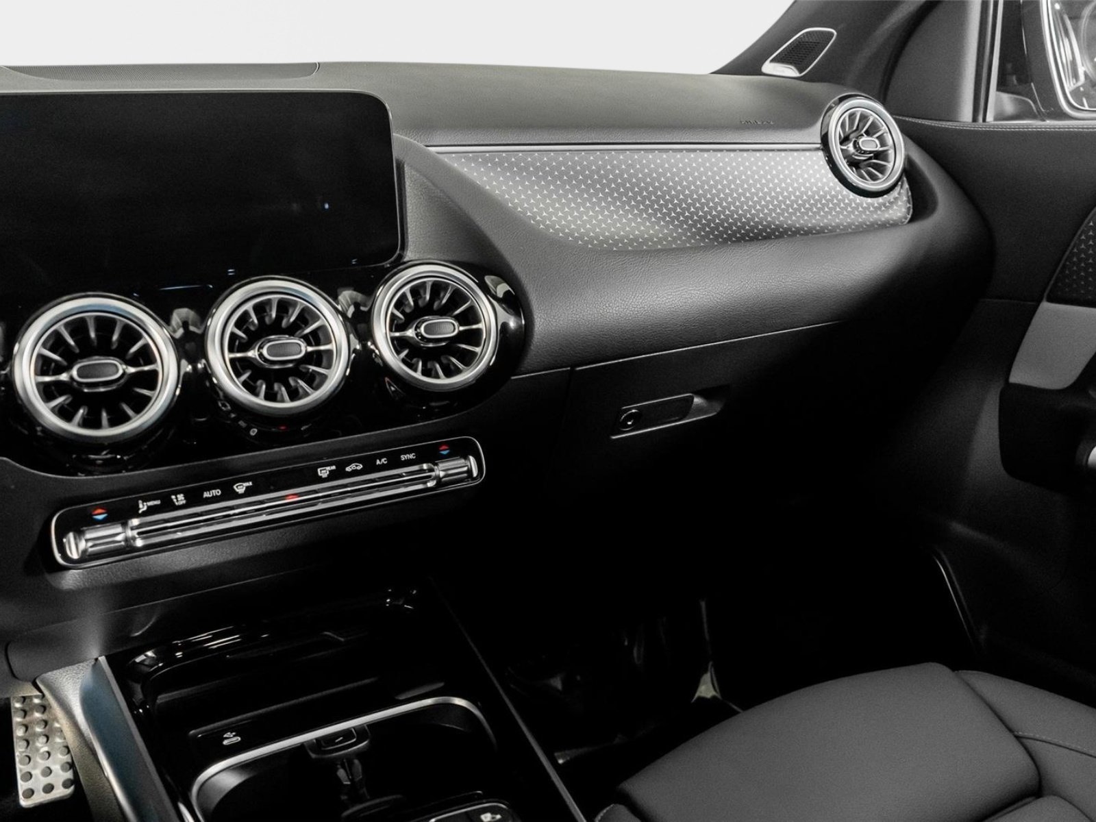 Used 2024 Mercedes-Benz GLA 35 AMG 4MATIC image 32