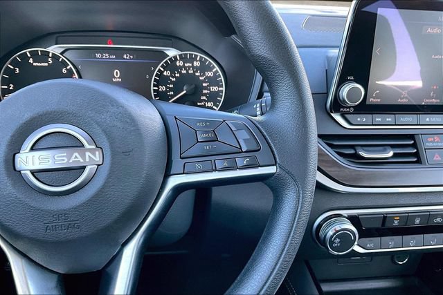 Used 2023 Nissan Altima 2.5 SV FWD image 12