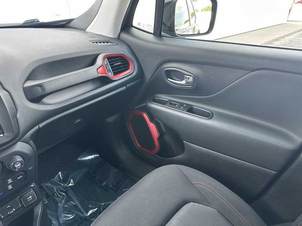 Used 2022 Jeep Renegade Trailhawk AWD/4WD image 46