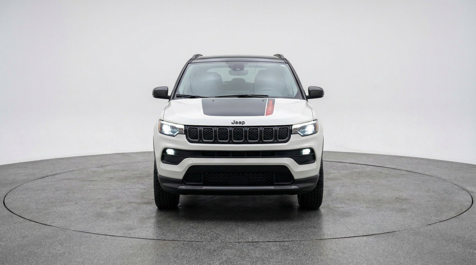 Used 2025 Jeep Compass Trailhawk AWD/4WD image 2