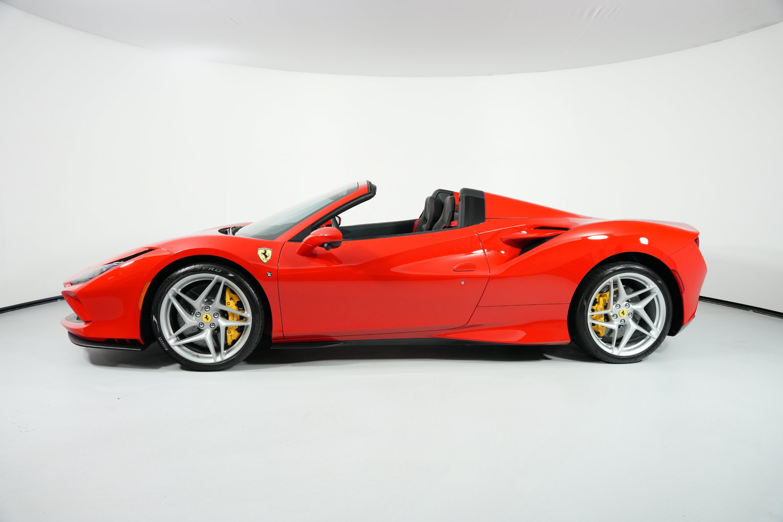 Used 2022 Ferrari F8 Spider RWD image 22