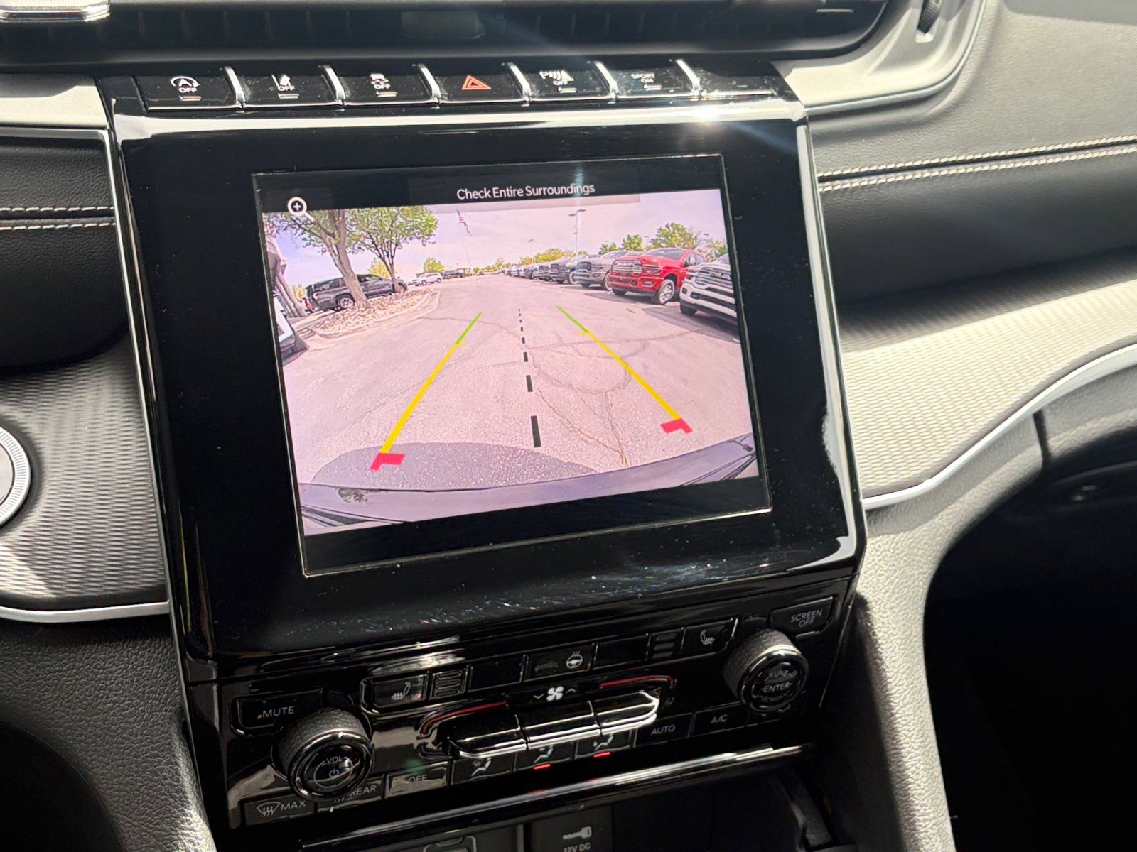 Used 2025 Jeep Grand Cherokee Altitude image 21