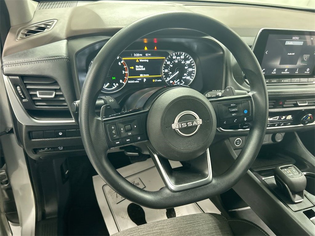 Used 2023 Nissan Rogue SV image 4