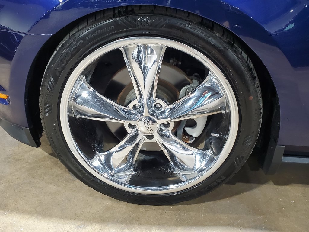 Used 2012 Ford Mustang GT Premium w/ Security Pkg RWD image 37