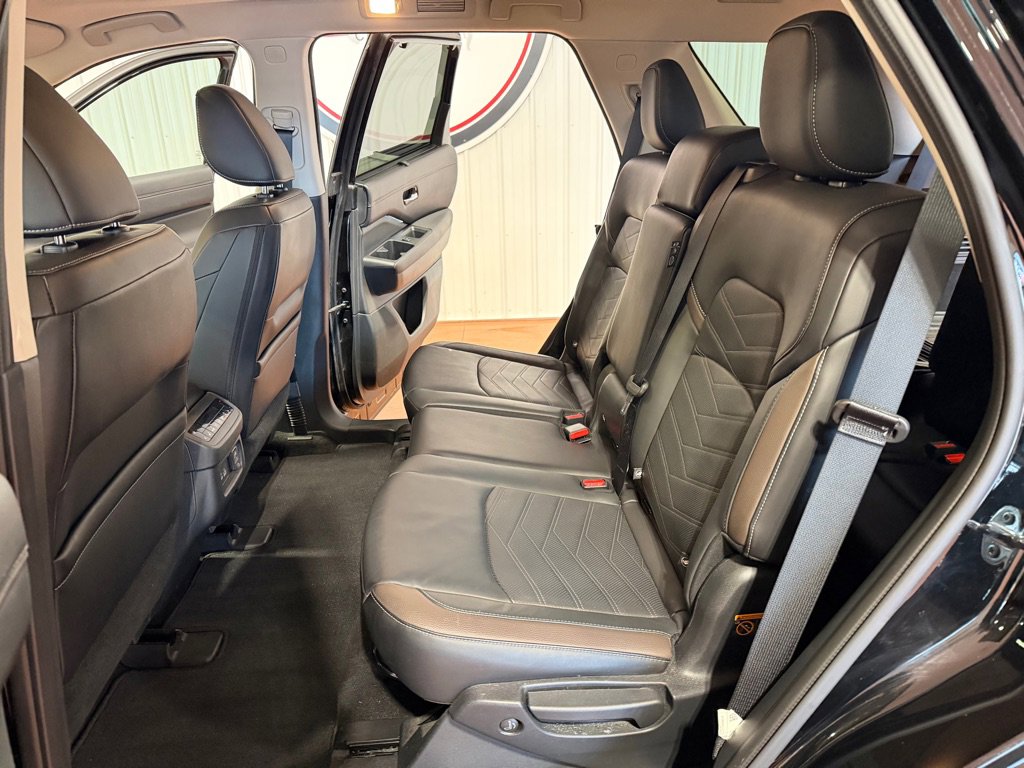 Used 2024 Nissan Pathfinder Platinum w/ Cargo Package image 15