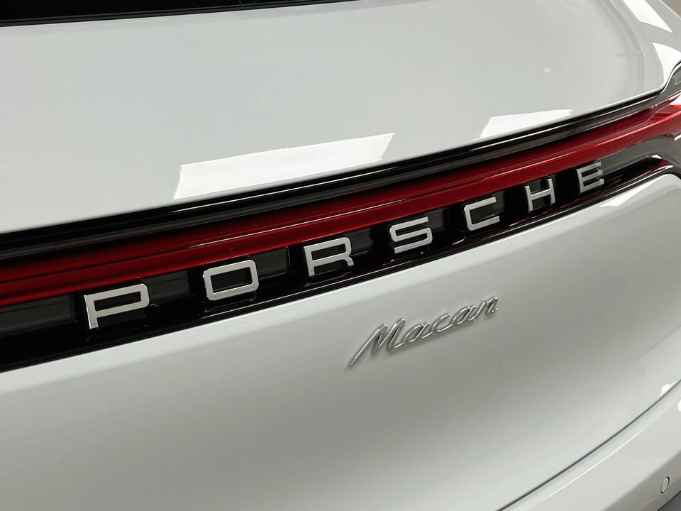 Certified 2026 Porsche Macan AWD/4WD image 34