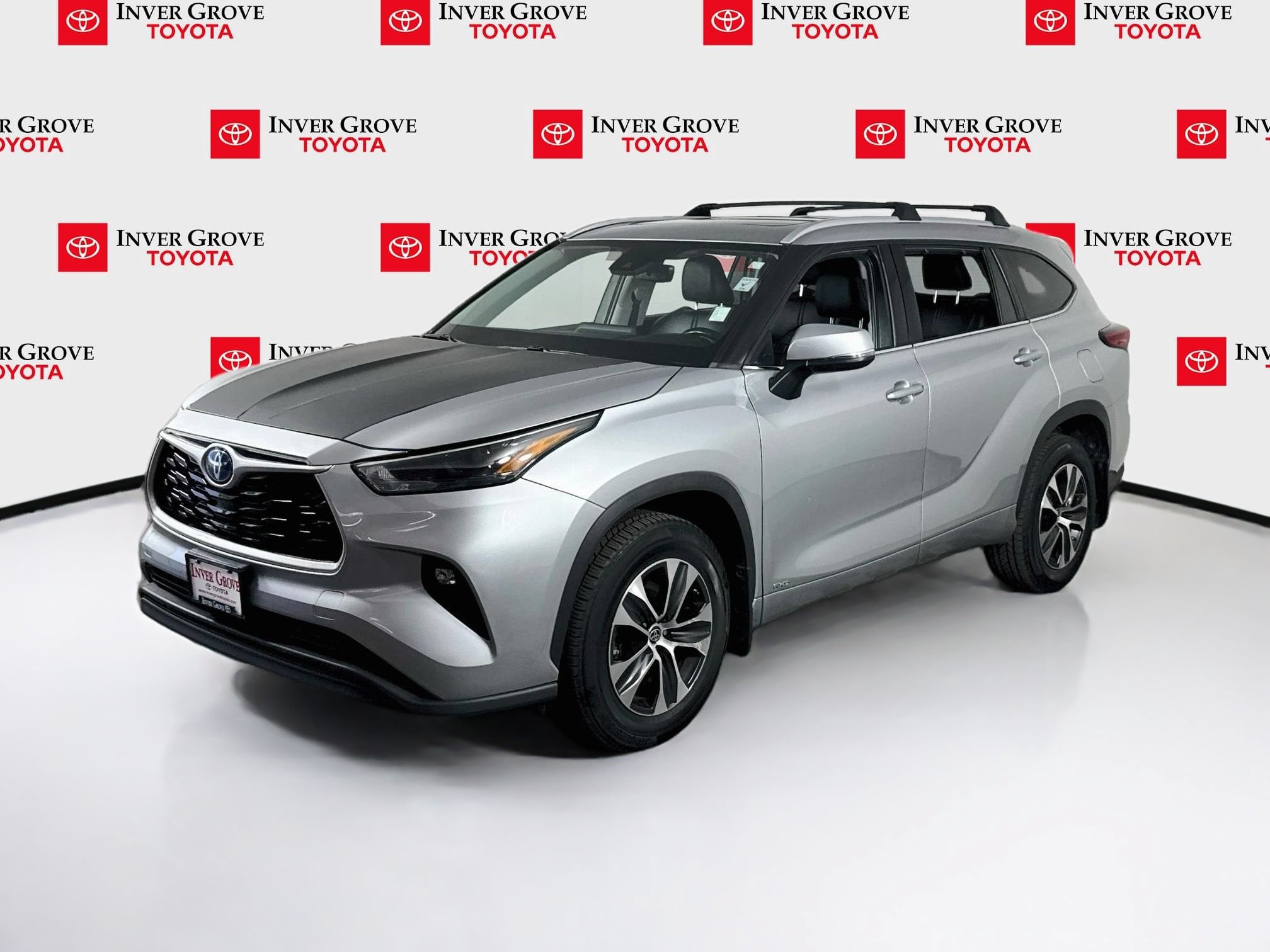 Used 2022 Toyota Highlander XLE AWD/4WD video 1