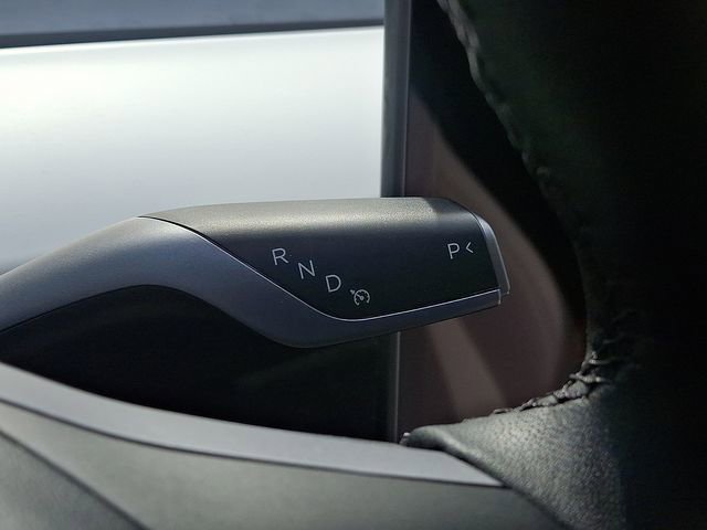 Used 2023 Tesla Model 3 Standard Range image 16