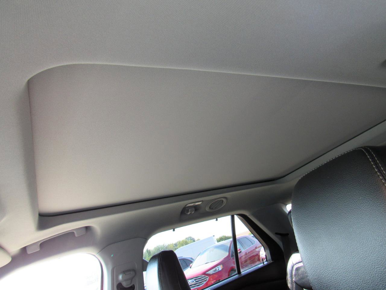 Used 2022 Ford Explorer Limited w/ Equipment Group 301A image 29