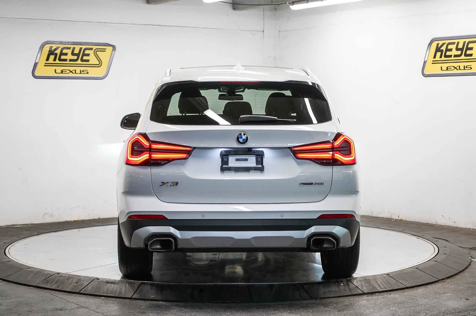 Used 2024 BMW X3 sDrive30i w/ Convenience Package RWD image 3