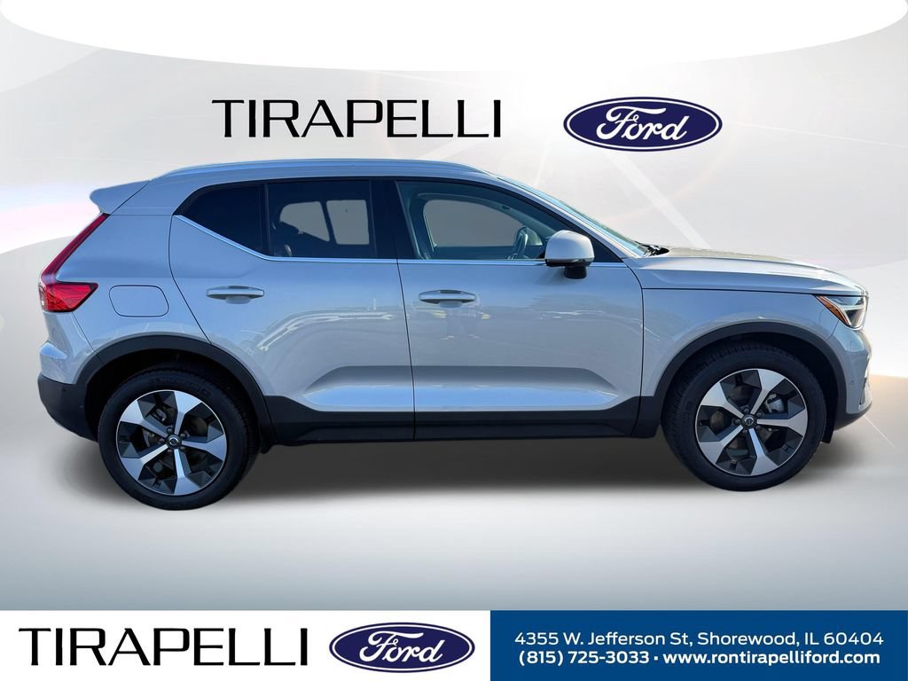 Used 2025 Volvo XC40 B5 Plus AWD/4WD image 4