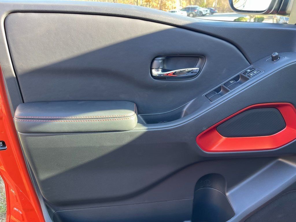 Certified 2025 Nissan Frontier PRO-4X image 10