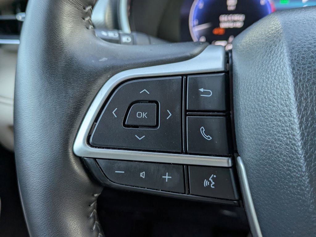 Used 2024 Toyota Highlander Platinum image 28
