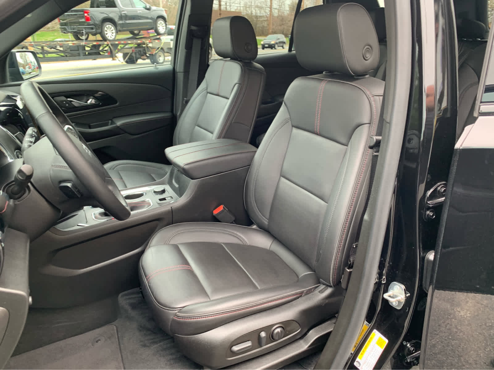 Used 2023 Chevrolet Traverse RS image 12