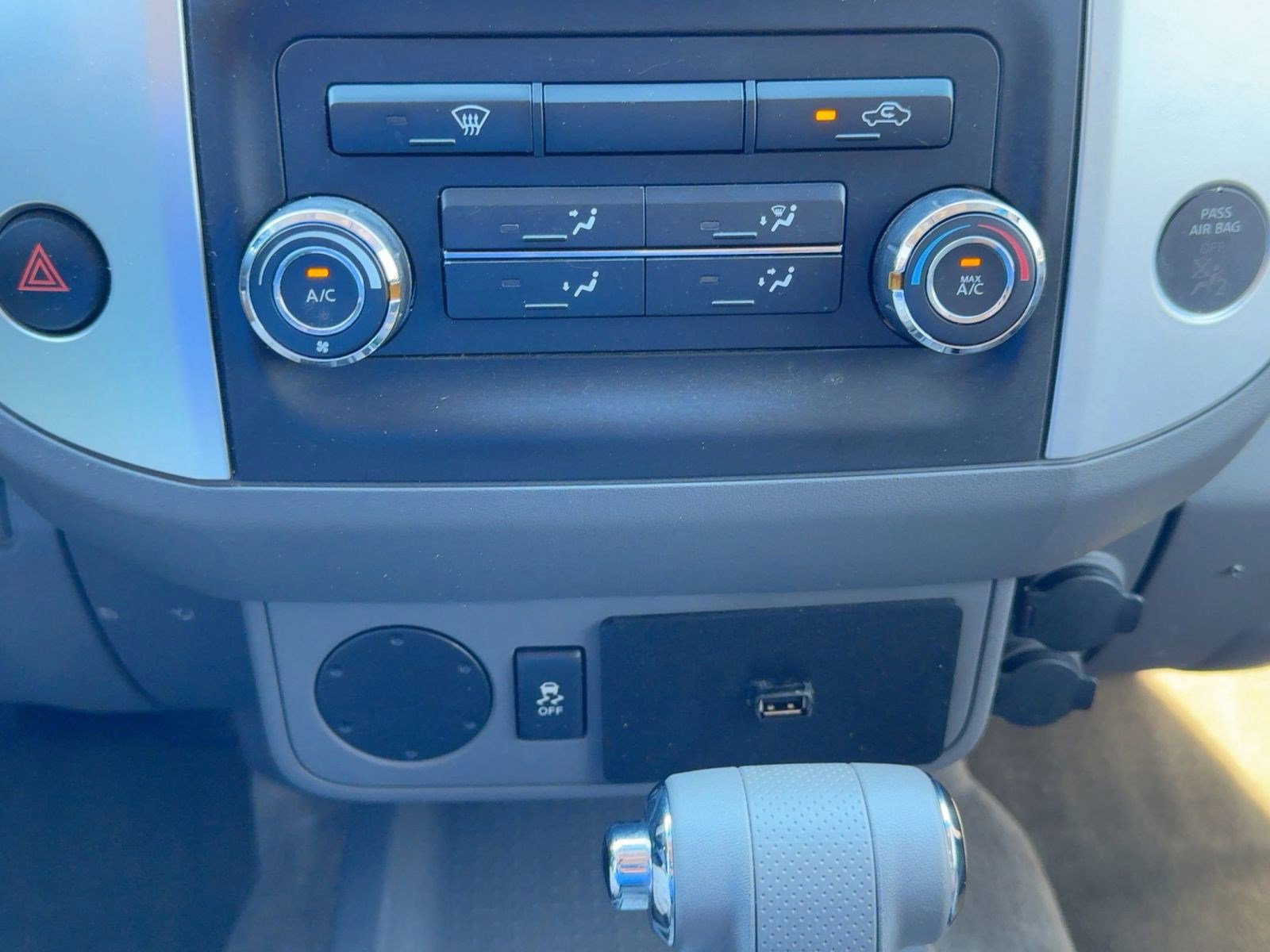 Used 2014 Nissan Frontier SV image 25