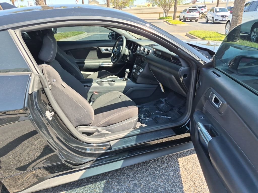 Used 2022 Ford Mustang EcoBoost image 17