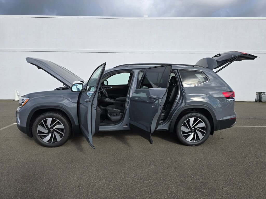 New 2025 Volkswagen Atlas SE image 12