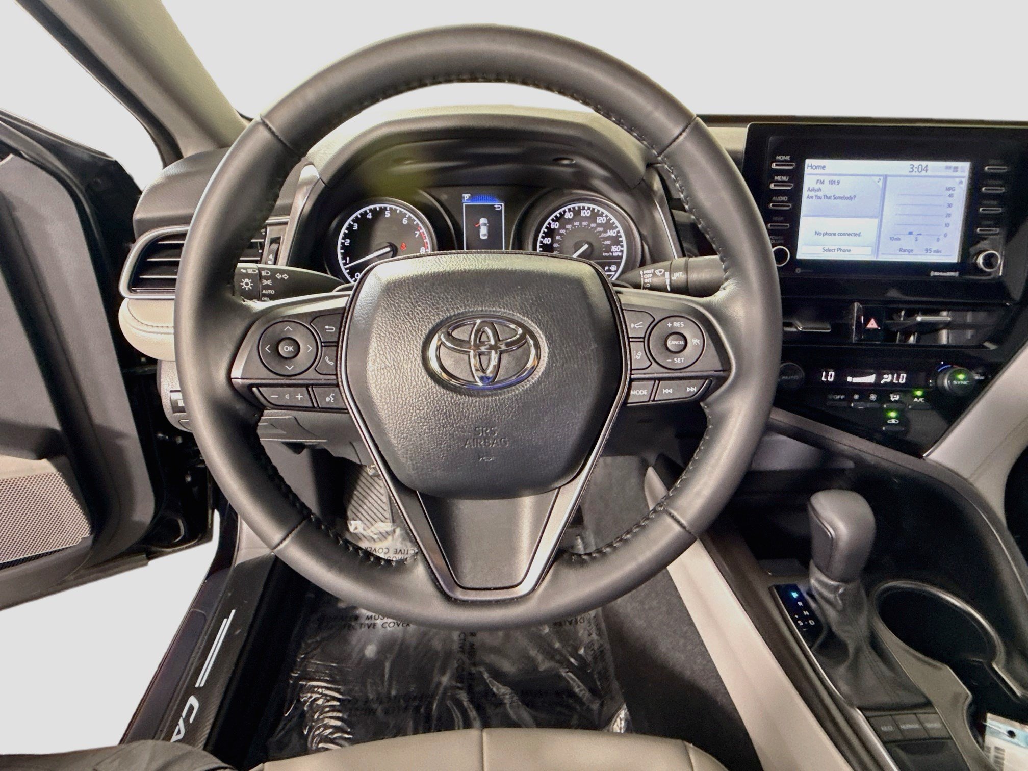 Used 2024 Toyota Camry SE w/ Convenience Package FWD image 13