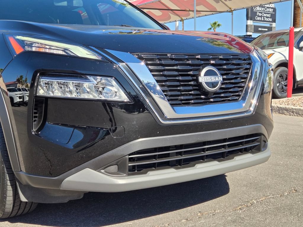 Used 2023 Nissan Rogue SV FWD image 2