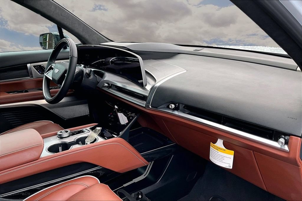 Certified 2026 Cadillac Vistiq Platinum AWD/4WD image 27