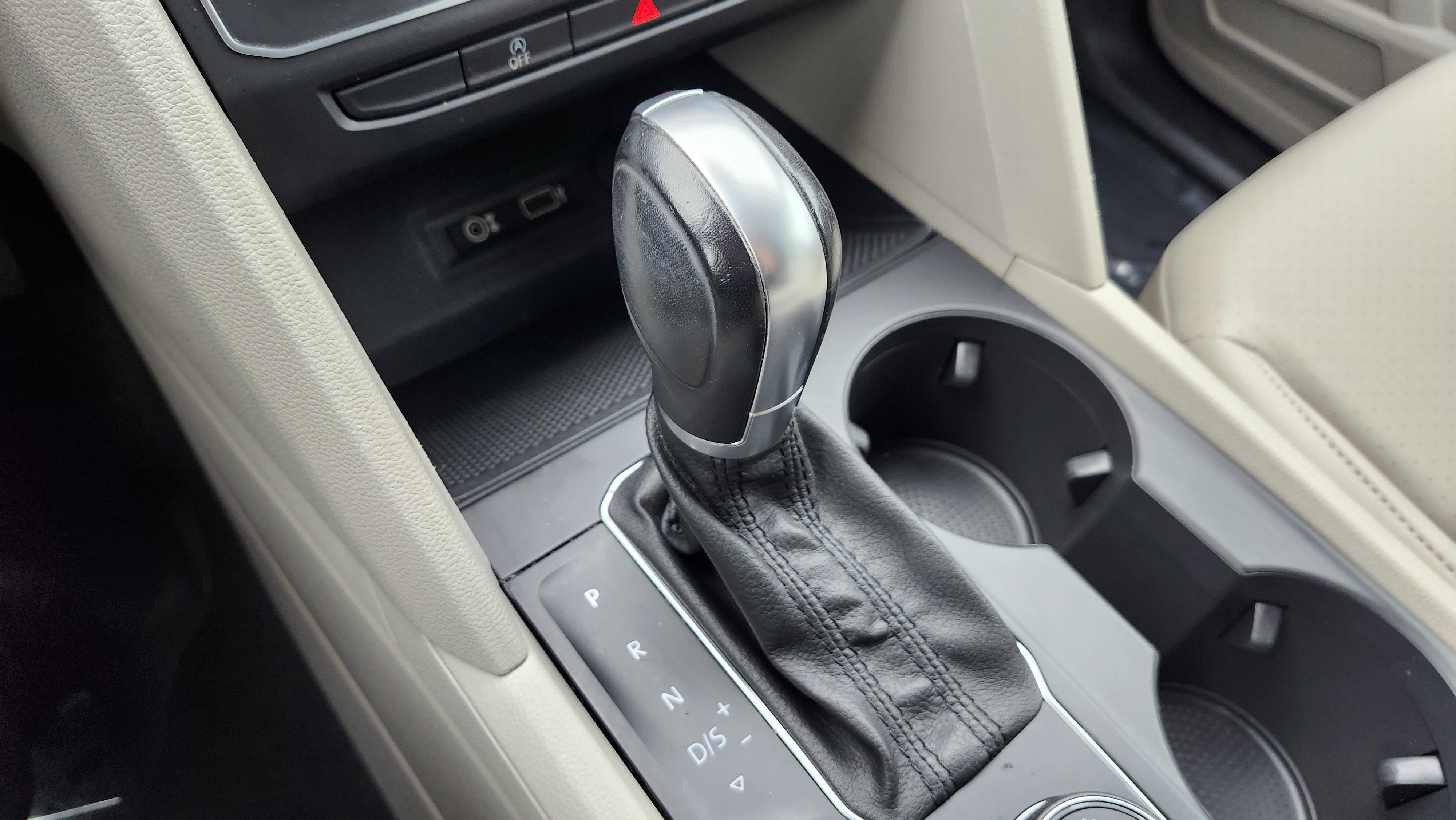 Used 2018 Volkswagen Atlas SE image 30