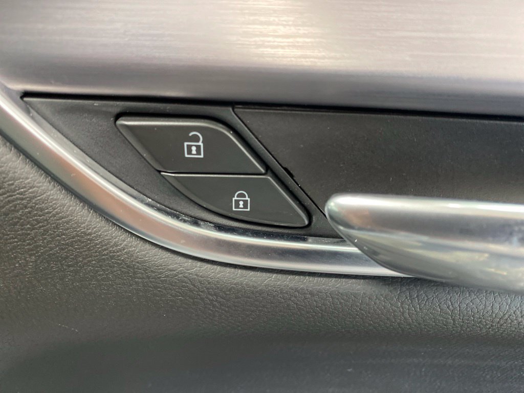 Certified 2024 Cadillac XT6 Luxury w/ LPO, Floor Liner Package AWD/4WD image 23